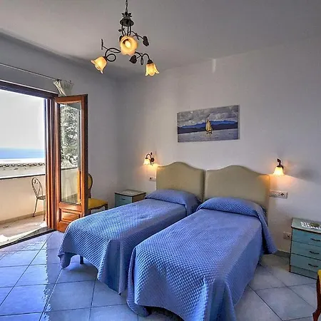 Casa vacanze Sleeps 5 Air Con Wifi Praiano